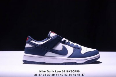 耐克Nike Dunk Low 板鞋 Sb系列经典百搭休闲运动板鞋。加厚鞋舌的填充，使舒适性大大提升，同时也更方便穿脱中底部分则加入了脚感柔软舒适Zoomair