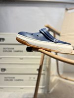 crocs 卡骆驰 Eva 舒适轻便 洞洞鞋 凉鞋 拖鞋 时尚撞色设计 充满活力的全新系列 同时拥有复古条纹与经典Logo标志 可调节后跟带 放前面变成惬意舒适