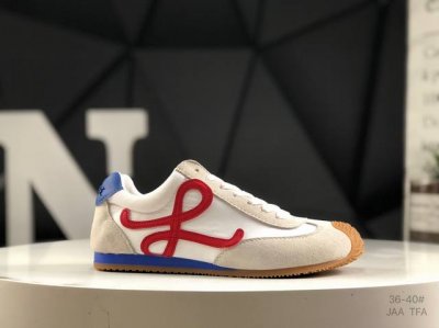 200 罗意威Loewe Ballet Runner 2.0 Sneakers 芭蕾舞2.0系列阿甘复古风德训薄底百搭休闲运动鞋 #不对称鞋头设计、袜状内部结构