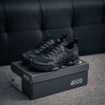 核心私 Ecco爱步男鞋夏季网眼鞋透气运动鞋网面休闲鞋 热酷户外系列 多种材质拼接鞋面，加强鞋内外空气双向对流，疏散闷热 保持脚感舒爽 提供亲肤透气贴合的穿着体