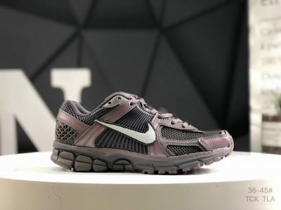 真标带半码 耐克 Nike Zoom Vomero 5 马拉松复古跑五代休闲运动慢跑鞋 货号: Hf5493 201 码数: 如图所示 Tck Tla