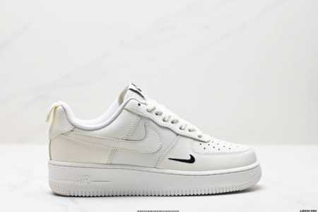 真标耐克Nike Air Force 1’07 Low空军一号低帮百搭休闲运动板鞋。柔软、弹性十足的缓震性能和出色的中底设计，横跨复古与现代的外型结合，造就出风 - 点击图像关闭