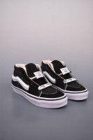 210 Hommegirls X Vans Sk8-Mid 时尚百搭中帮休闲硫化板鞋 Vans Otw又一新作来袭 鞋款采用Sk8-Mid为蓝本 搭配加粗的侧