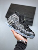 Nike Air Foamposite One 喷泡 314996 900 诞生于1997年的Nk Air Foamposite系列可以说是整个球鞋历史上最为经