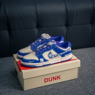 核心私 Nike Dunk 全套原楦原模倾力打造完美版型 独家原厂航空铝磨具打磨大底 鞋头坡度极致还原 无解鞋型 原盒原配 圈内天花板工艺 原厂冲刀 超高清洁度