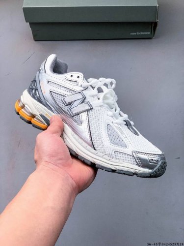New Balance M1906Ri Nb宝藏老爹鞋款，复古元素叠加，质感超级棒，楦版型材料细节做工精细，货如实拍图 作为Nb最经典的档案鞋型之一，与 2一样