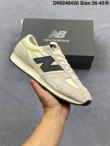 New Balance Nb471 系列 经典复古时髦 休闲跑步鞋 完美平衡了复古腔调与现代舒适 这双承载着时空对话的跑鞋 正在用毫米级的细节革新 书写复古运动