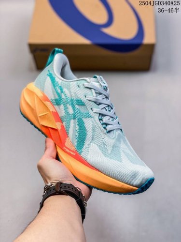 亚瑟士Asics跑步鞋Novablast 5 代男女鞋缓震运动鞋耐磨回弹轻量舒适跑鞋 增高老爹鞋 这双鞋还是保留了前几代的基因，依旧使用线条感非常明显的外观设计