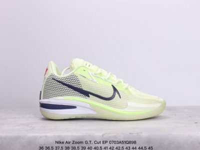 真标带半码！ Nike Air Zoom G.T. Cut Ep 运动篮球鞋 专为力求在场上大展身手的篮球运动员打造。 该鞋款脚感轻盈，贴地设计旨在缩短触地时间