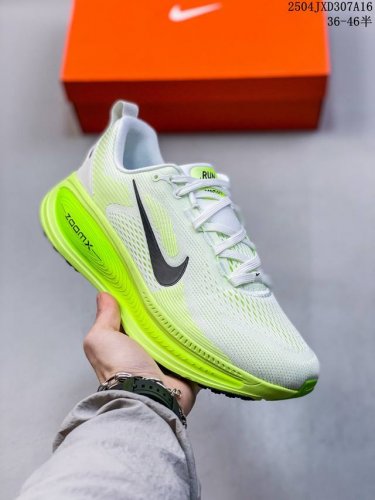 公司级 耐克 Nike Vomero 18 厚底增高老爹运动跑步鞋。全新 Vomero 提供比以往更多的緩衝效能以及該系列有史以來最高的鞋底高度，結合 Nike