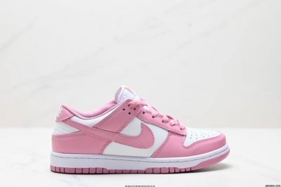 真标耐克Nike Sb Dunk Low 扣篮系列 复古低帮休闲运动滑板板鞋。采用脚感柔软舒适Zoomair气垫，有效吸收滑板等极限运动在落地时带来的冲击力，为