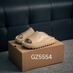 120 核心私 Adidas 阿迪Original Yeezy Slide 侃爷椰子拖鞋 原档案开模 采用进口高弹原料（区别普通发泡底）设计主打简约高街 延续了