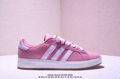 140 adidas/阿迪达斯 男女鞋真标半码制，原楦原纸版开发，采用翻毛皮组合纤维革饰片鞋面材质，外置耐磨橡胶鞋底出众复古风,出街吸睛力！阿迪达斯Adidas