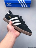 集图 阿迪达斯Adidas Stadt经典麂皮薄底运动板鞋 T头鞋 皮革和绒面革经典运动鞋以典藏足球鞋为灵感这款Stadt经典运动鞋植根足球传统，以别致皮革鞋面