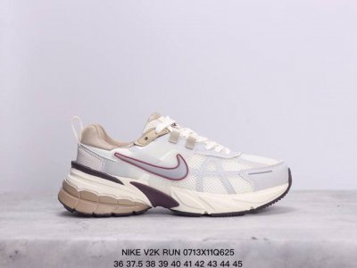 公司级耐克nike V2K Run跑步鞋复古风潮 网面透气运动鞋 灰银紧致的鞋面材质提供良好的包裹性鞋侧 Swoosh以及鞋头部分搭配增添不少亮点的镀铬细节鞋垫