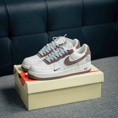 250 核心私 Air Force 1 原装级别 原楦头原纸板 打造纯正空军版型专注外贸渠道 全掌内置蜂窝气垫 原盒配件 原厂中底钢印、拉帮完美 货号：Sl 9