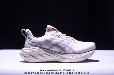 公司级Asics Novablast 4 轻量跑鞋 低帮轻量透气缓震休闲运动跑步鞋 货号:1012B510-401 尺码:36 37 37.5 38 39 39