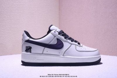 真标耐克Nike Air Force 1’07 Lx空军一号低帮百搭休闲运动板鞋。柔软、弹性十足的缓震性能和出色的中底设计，横跨复古与现代的外型结合，造就出风靡