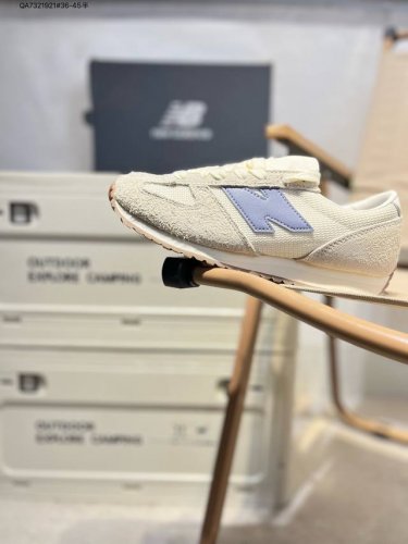新百伦 Nb327 Nb 471复古慢跑鞋 New Balance 471 复古先锋 Ms327系列复古休闲运动慢跑鞋，上世纪 70 年代的意大利街头风格Nb新