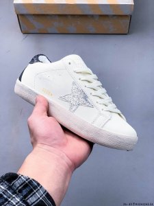 Ggdb Golden Goose Super Star系列小脏运动鞋 火爆全网各路明星纷纷上脚，头层公司级小脏鞋，完美精细做工，全手工打磨做旧，自带3厘米内增