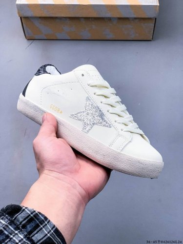 Ggdb Golden Goose Super Star系列小脏运动鞋 火爆全网各路明星纷纷上脚，头层公司级小脏鞋，完美精细做工，全手工打磨做旧，自带3厘米内增