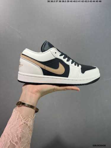公司级Nike Air Jordan 1 Low Aj1乔1低帮休闲板鞋 同步官方配色 原档冲孔鞋头 四线拉帮 鞋舌高弹海绵填充 官方货号:553558 113