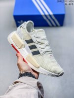nmd G1 街头风经典百搭跑步鞋 以鞋型 角度和面料 力求展现 创新传统 采用时髦廓形 以抢眼外形诠释经典细节 为鞋款注入活力 搭配 Boost中底 助你舒适