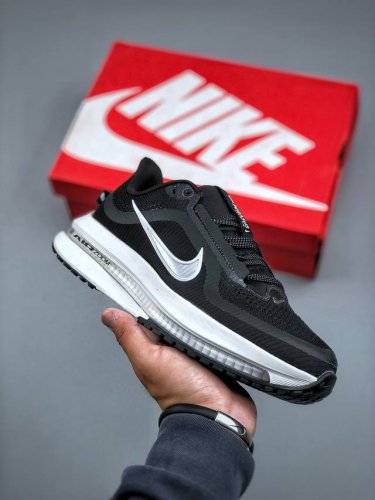 Nike pegasus premium Airscape 舒适百搭减震防滑耐磨透气 低帮跑步鞋 黑白色 低帮跑步鞋 灰白绿配色 简约又不失活力 上脚超吸睛 它