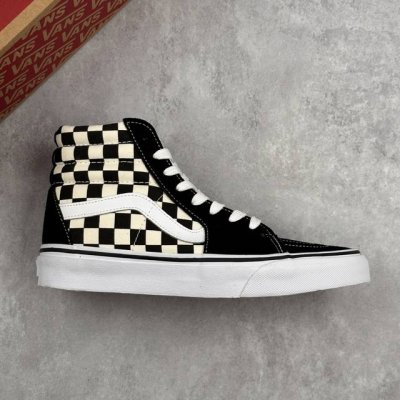 本地 核心私 Vans 范斯Sk8-Hi 男女高帮滑板鞋-复古休闲运动鞋-Vans范斯 黑白棋盘格 Vans推出的Sk8-Hi板鞋，以经典的款性和高帮设计呈现，