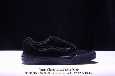 Vans Classics Knu Skool 苏格兰格纹拼接 厚鞋舌面包鞋 Vans联名超火的土豆鞋，复古经典，鞋头放大、包边上移加厚、鞋舌加厚。Vans C