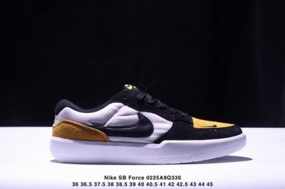 真标耐克Nike Sb Force 58低帮休闲板鞋 是一款将前沿创新带入街头的单品 它具有硫化杯底 具有出色的耐用性和灵活性 使用帆布和绒面革 在饰面上放置通