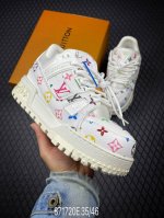 550 E支持放店 Lv-路易-威登Trainer 2025走秀最新款原版1：1开发复刻！！上脚非常舒适 做工精细鞋面由意大利进口小牛皮拼接，侧边饰有品牌Log