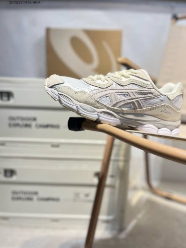 Asics Gel-Nyc 亚瑟士经典跑鞋 如今机能风和户外风吹得正劲，便是主打“Urban Outdoor机能越野风格”，城市和户外场景都能轻松应对。关键是跑