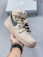 公司级耐克nike Air Force 7 空军一号低帮百搭休闲运动板鞋。柔软、弹性十足的缓震性能和出色的中底设计，横跨复古与现代的外型结合，造就出风靡全球三十