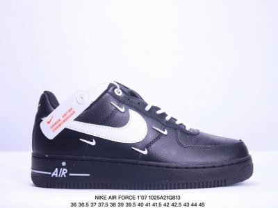 真标耐克Nike AIR FORCE 7 空军一号低帮百搭休闲运动板鞋。柔软、弹性十足的缓震性能和出色的中底设计，横跨复古与现代的外型结合，造就出风靡全球三十多