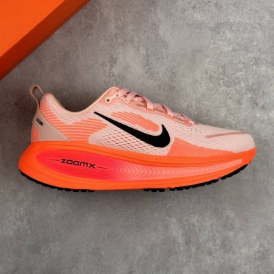 本地 核心私 公司级Nike Vomero 18 耐克 舒适减震防滑 低帮跑步鞋 全掌Reactx泡绵中底 前掌和后跟还配备了Air Zoom气垫单元 据说跑起
