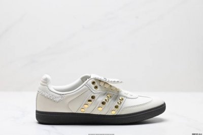 真标Wb Studded X Adidas Originals Samba Og 桑巴舞系列绅士德训足球风百搭低帮休闲运动板鞋 货号:Ig4304 尺码:36