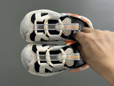安家新款包头镂空魔术贴儿童凉鞋 Size：27-37码 超爱的安德玛系列 镂空包头设计，透气又舒适 橡胶耐磨防滑大底，脚感超赞