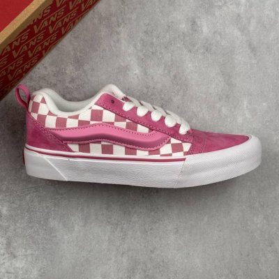 本地180 核心私 万斯 Vans Knu-Skool 面包鞋 坎普尔·茱利安系列低帮复古硫化休闲运动板鞋“肥胖版大Logo” 要说整个年最为热门的鞋型之一，「
