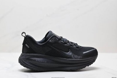 公司级Nike Vomero 18 耐克 舒适减震防滑 低帮跑步鞋 全掌Reactx泡绵中底 前掌和后跟还配备了Air Zoom气垫单元 据说跑起来更快更舒适哦