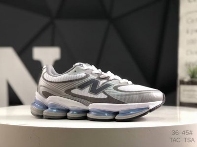 新百伦 New Balance Nb U 0Ea跑步鞋。此复刻经典鞋款，加入当下大热的户外元素，以曾经篮球鞋款型式样加以打造鞋款造型。编织鞋带以及加强稳固鞋底都