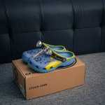 核心私 卡骆驰Crocs Classic Clog 卡骆驰全系列休闲沙滩洞洞拖鞋凉鞋 超轻Croslite专利材料打造 鞋面更加耐用易清洗 该鞋款轻盈舒适 2年