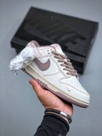 S版 Nike Dunk Sb Low 白粉 独家版型蒸餾加工帶來的是更好的视觉和脚感体验 清洁度 电绣工艺 皮料切割干净无任何毛边 细节完美 货号 Rm 8-