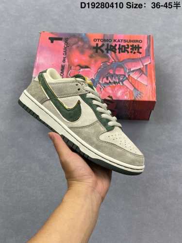 耐克 Nike Dunk Low 男女同款运动鞋复古板鞋，尽情迈步，彰显个性风采。采用柔软皮革鞋面，经久耐穿，塑就如元年款 Dunk 般的复古质感。鞋头透气孔，