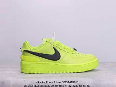 耐克nike Air Force 1 Low 空军一号低帮百搭休闲运动板鞋。柔软、弹性十足的缓震性能和出色的中底设计，横跨复古与现代的外型结合，造就出风靡全球三