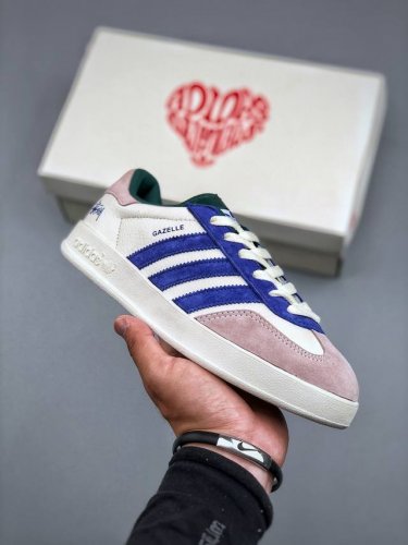 F版 海外爆款限量发 高端定制 Ad Gazelle Indoor Trainers 斯图西联名---灰白蓝 原厂定制长毛翻毛皮组合环保纤维革鞋面材质 内置环保