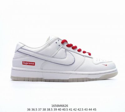 耐克 Nike Dunk Low Retro 运动鞋复古板鞋 ，作为 80 年代经典篮球鞋款，起初专为硬木球场打造，后来成为席卷街头的时尚标杆，现以经典细节和复