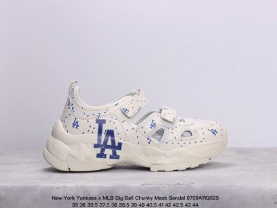 Mlb 韩国f&F旗下运动品牌 男女鞋真标半码制，升级原楦原纸版开发版型，采用荔枝纹轻量克重纤维移膜皮革面鞋面材质，全新独立5Cm厘米外增高轻质发泡中底组合耐磨