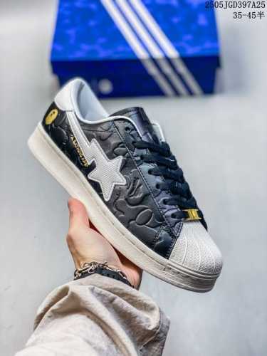 阿迪达斯 Adidas Superstar 三叶草经典贝壳头系列 新款休闲板鞋潮流男女士运动鞋 鞋面柔软皮革材质 标志性的贝壳鞋头 锯齿三条纹 简约的线条 就连