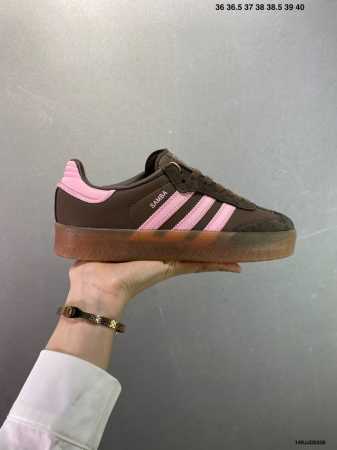 140 adidas Originals Sambae W 百搭单品 复古桑巴板鞋 这款桑巴鞋展示了高质量的工艺 带有装饰的超锁缝制和无缝的手感 柔软、柔软的皮 - 点击图像关闭